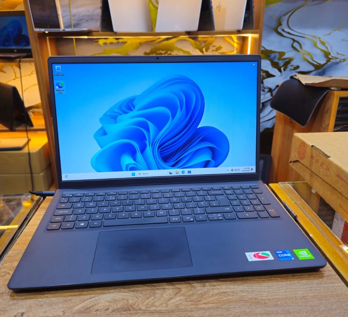 Dell Vostro 15 3510 | Intel Core i7 (11th Gen) | 8GB | 256GB SSD